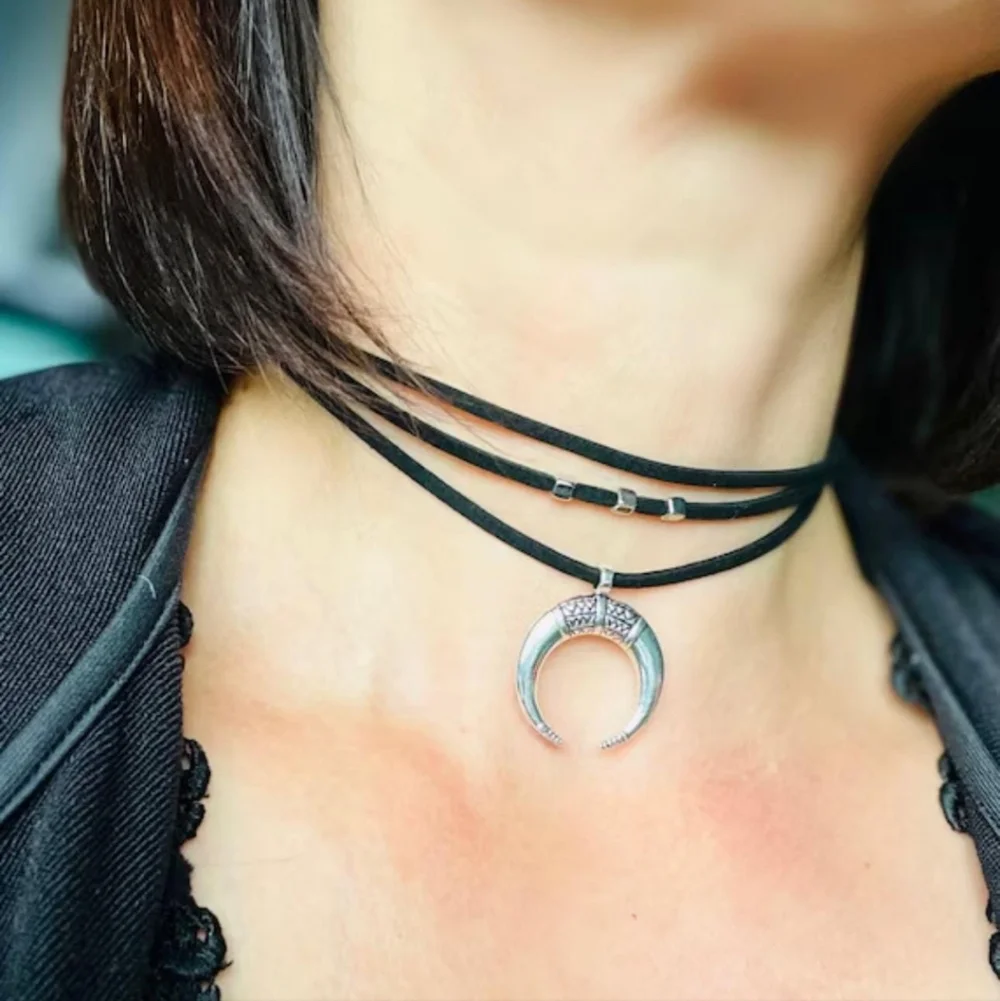 Choker Necklace with moon Pendant - Picture 6 of 10